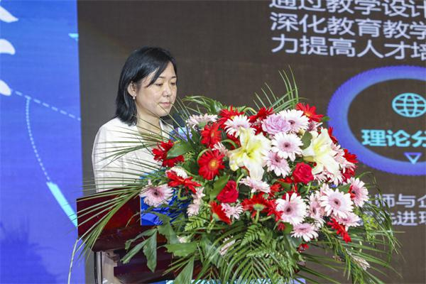中國東方教育集團電腦第二事業(yè)部常務副總經理徐虹致辭